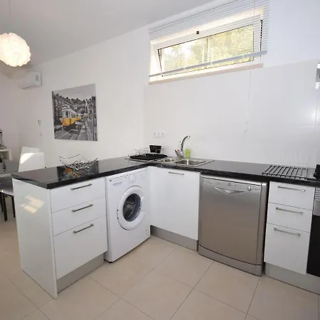 A Perfect With Pool Terrace And Garden Alcobaca